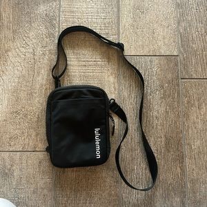 Black Lululemon bag